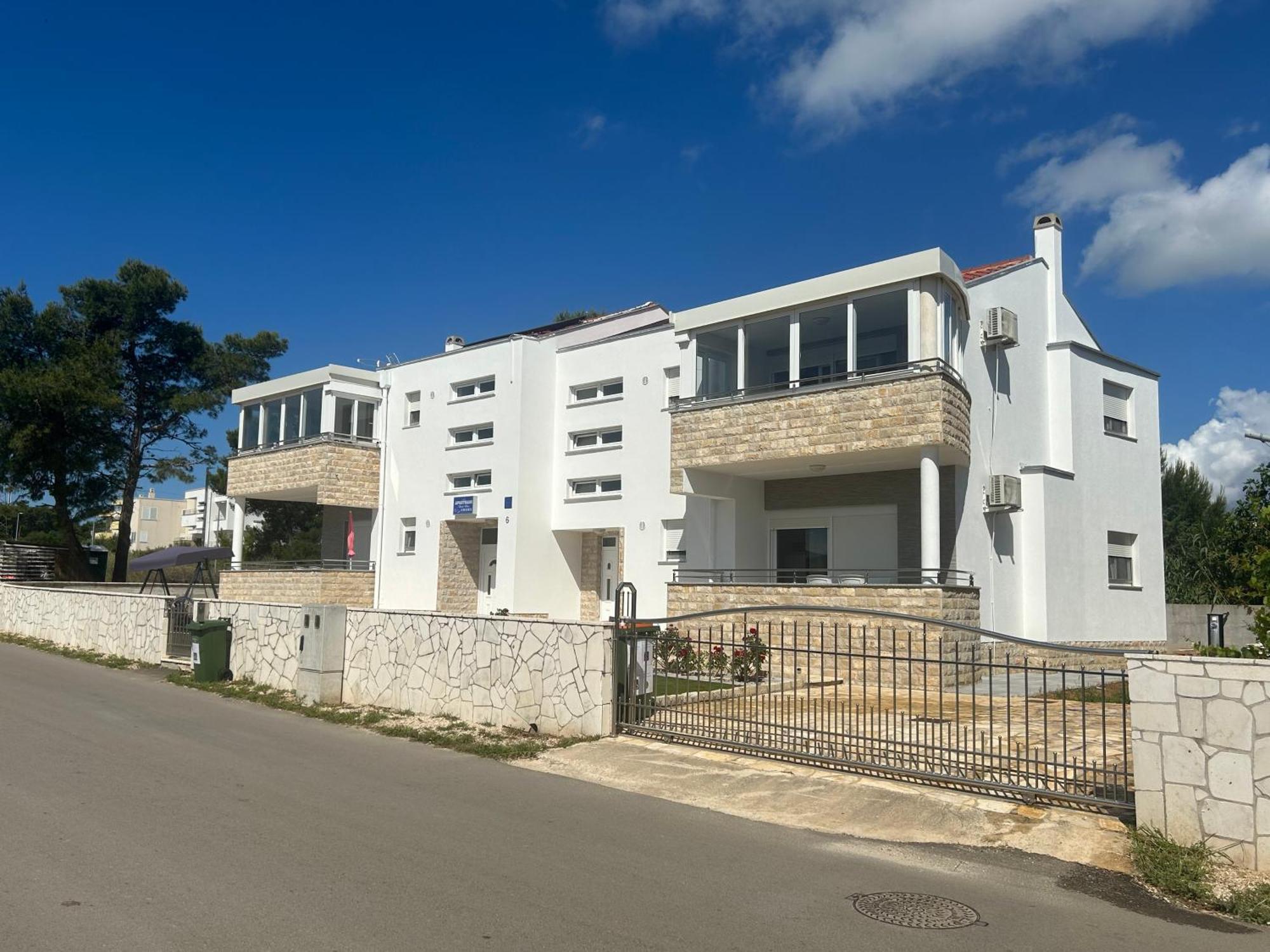 Apartments Nicole Wera Nin Kültér fotó